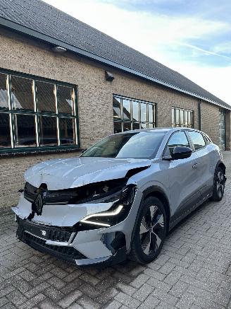 damaged passenger cars Renault Mégane E-Tech EV60 Optimum charge Evolution 2023/2