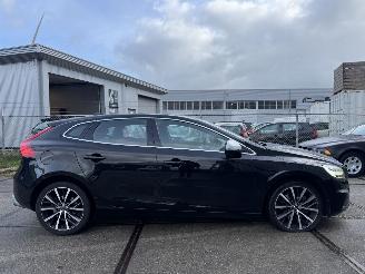 Volvo V-40 2.0 D2 Momentum R-design picture 7