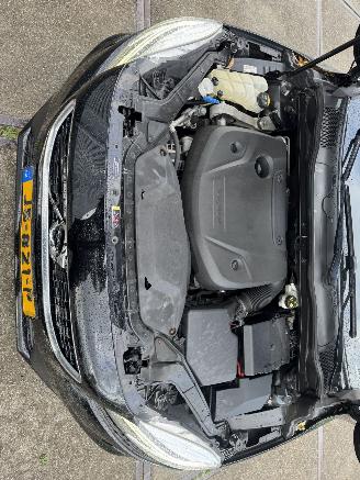 Volvo V-40 2.0 D2 Momentum R-design picture 12