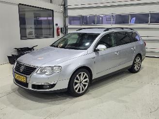 Damaged car Volkswagen Passat 2.0 TDI Highline Blue TDI 2010/9