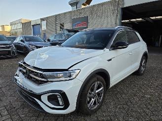 damaged passenger cars Volkswagen T-Roc 1.5 TSI DSG R-Line Virtual Navi IQ-Light Sport-Mode Massage Camera Sfeerverl. Stoelverw. Trekhaak Ecc Acc 110KW/150PK 2025/5