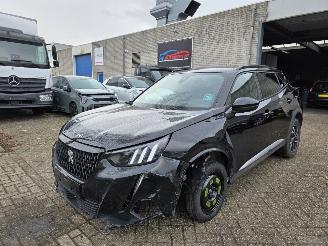 krockskadad bil auto Peugeot 2008 GT-Line Automaat Pano Leder Camera Led Keyless Acc Lane-Assist Sfeerverl. 96KW/131PK 2021/8