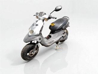 Unfall Kfz Roller Peugeot  50 TREKKER 2004/9