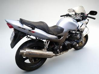 Kawasaki ZR - 7  picture 7