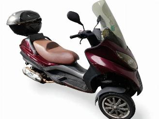 krockskadad bil bromfiets Piaggio  MP3 2007/10
