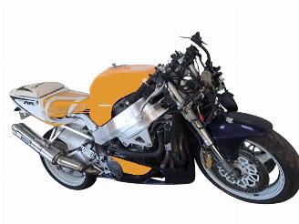 krockskadad bil motor Honda CBR 900 RR 2000/5
