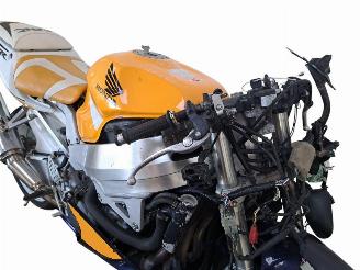 Honda CBR 900 RR picture 8