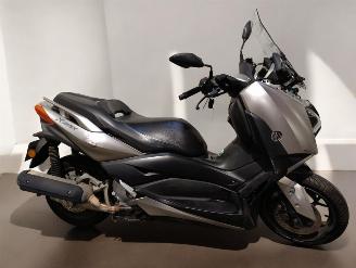 krockskadad bil bromfiets Yamaha Xmax  2018/5