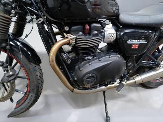 Triumph  STREET TWIN picture 16