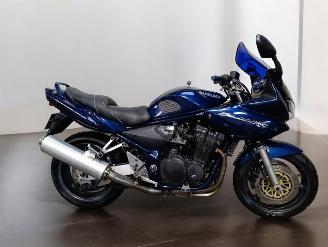 Vaurioauto  motor cycles Suzuki Bandit 1200 GSF 2001/8