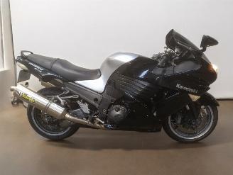 Vaurioauto  motor cycles Kawasaki ZZ- R 1400  2007/6