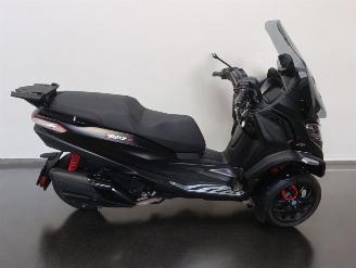 krockskadad bil bromfiets Piaggio  MP3 HPE 2024/10