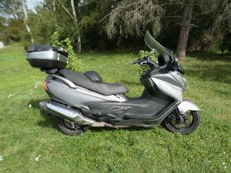 krockskadad bil bromfiets Suzuki  BURGMAN 2016/3