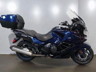 Vaurioauto  motor cycles Triumph Trophy 1200 SE 2013/9