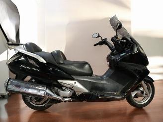 Vaurioauto  scooters Honda  FJS SILVERWING 2007/7