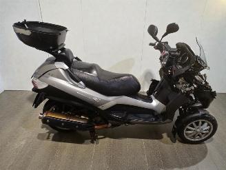 skadebil bromfiets Piaggio  MP3 2009/8