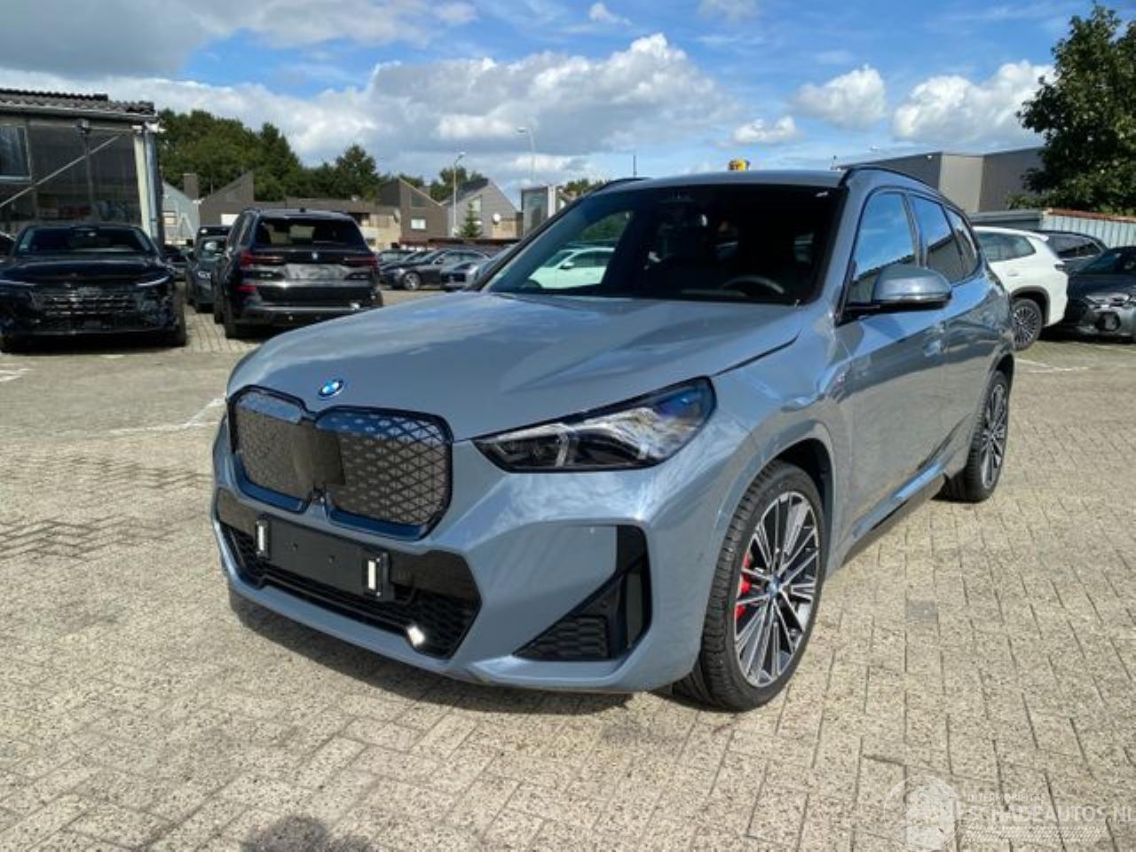 BMW iX1 eDrive20 M Sport Pro * KAM - HUD - NAV -AHK*