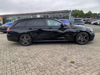 Mercedes E-klasse 300d T AMG Lin *PANO - AHK - KAM - LD* picture 7