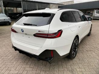 krockskadad bil auto BMW i5 M60 xDrive Touring *HEAD-UP - PANO - AHK* 2024/12