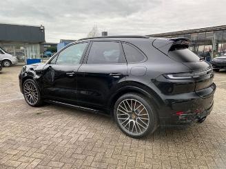 damaged passenger cars Porsche Cayenne Turbo E-Hybrid  *HEAD-UP - PANO - KAM* 2025/3