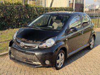 skadebil auto Toyota Aygo 2013 | Navi | LM | 5 Deurs | Lage Km | 2013/10