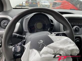 Peugeot 108 108, Hatchback, 2014 1.0 12V picture 30