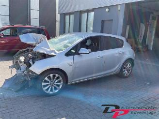 demontáž osobní automobily Opel Astra Astra J (PC6/PD6/PE6/PF6), Hatchback 5-drs, 2009 / 2015 1.4 16V ecoFLEX 2013/4