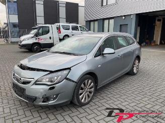Coche siniestrado Opel Astra Astra J Sports Tourer (PD8/PE8/PF8), Combi, 2010 / 2015 1.4 16V ecoFLEX 2011/7