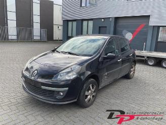 Auto da rottamare Renault Clio Clio III (BR/CR), Hatchback, 2005 / 2014 1.6 16V 2007/7
