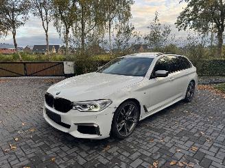 BMW 5-serie M550 5 Touring M550 d xDrive Panorama Trekhaak HUD !! picture 31