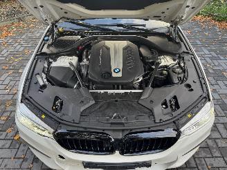 BMW 5-serie M550 5 Touring M550 d xDrive Panorama Trekhaak HUD !! picture 26