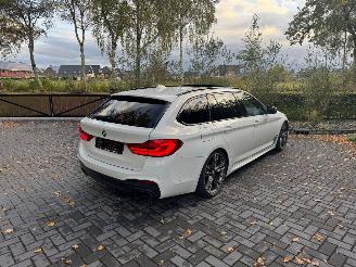BMW 5-serie M550 5 Touring M550 d xDrive Panorama Trekhaak HUD !! picture 2