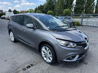 uszkodzony samochody osobowe Renault Grand-scenic  2020/9