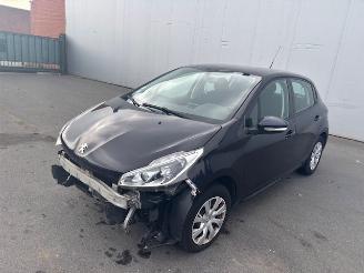 Peugeot 208  picture 4