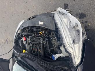 Peugeot 208  picture 10