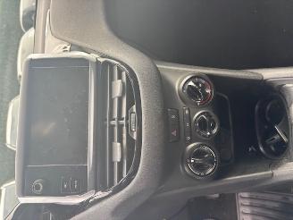 Peugeot 208  picture 7