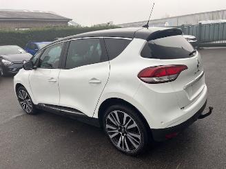 krockskadad bil auto Renault Mégane Scénic INITIALE 2018/1