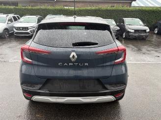 krockskadad bil auto Renault Captur  2024/3