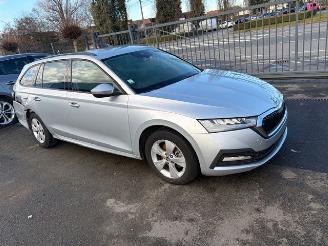 skadebil auto Skoda Octavia AUTOMAAT 2021/2