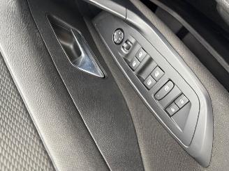 Peugeot 308  picture 10