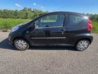 Peugeot 107  picture 2