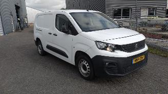 krockskadad bil bedrijf Peugeot Partner 1.6 BI.HDI Premium Long 2019/1