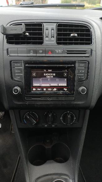 Volkswagen Polo 1.0 Highline mooie auto 164dkm !! picture 17