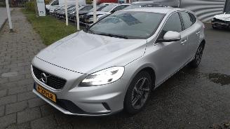 Volvo V-40 v-40 D2 2.0 diesel R-design 80.000 km Nieuwe auto!!!! Supermooi! picture 3