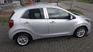 Kia Picanto 1.0 DPi ComfortLine Luxe uitvoering!! mooie schade picture 11