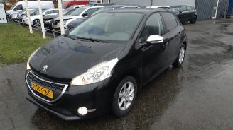 Peugeot 208 1.2 vti allure luxe auto gebruikers schade picture 3
