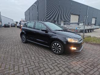 Damaged car Volkswagen Polo 1.4 tdi luxe uitvoering weinig schade 2015/1