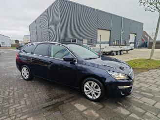 skadebil auto Peugeot 308 1.2 e-thp bleu lion ex. mooie auto lichte schade ijdbaar 2014/1