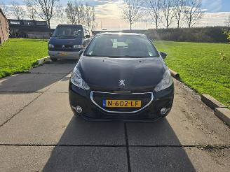 Damaged car Peugeot 208  2013/4