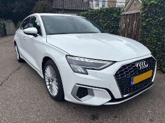 Unfallwagen Audi A3 30 TFSI SPORT AUTOMAAT 2022 2022/10